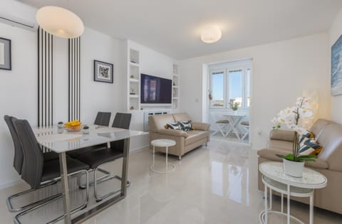 TV and multimedia, Living room, Dining area