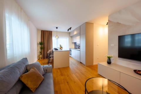 Communal lounge/ TV room, TV and multimedia, Living room, Seating area