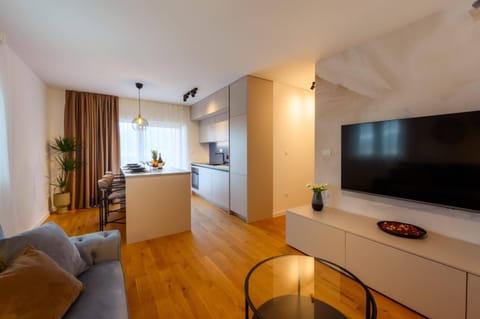 Communal lounge/ TV room, TV and multimedia, Living room, kitchen