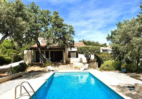 Le Plantier, maison pour 6 personnes avec piscine et jardin vue mer à La Londe-Les-Maures Villa in La Londe-les-Maures