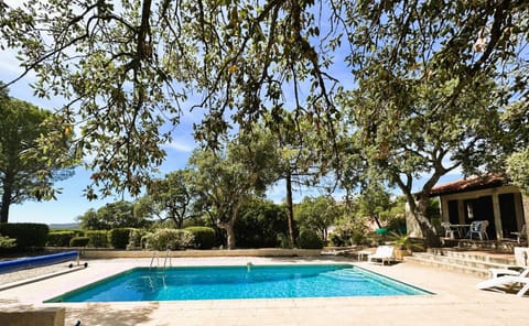 Le Plantier, maison pour 6 personnes avec piscine et jardin vue mer à La Londe-Les-Maures Villa in La Londe-les-Maures