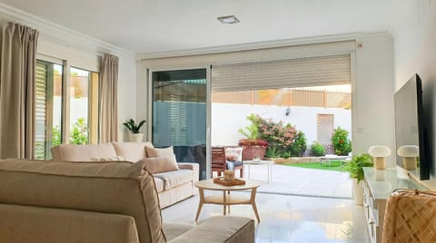 Living room, Inner courtyard view