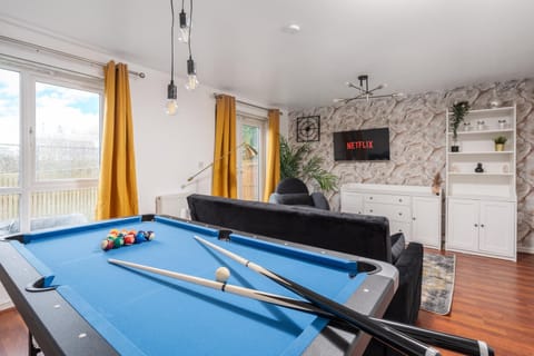 Communal lounge/ TV room, Game Room, TV and multimedia, Evening entertainment