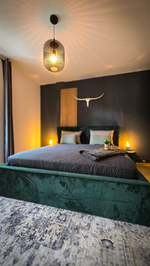 Bed, Living room