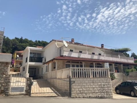 Property building, Facade/entrance, Off site