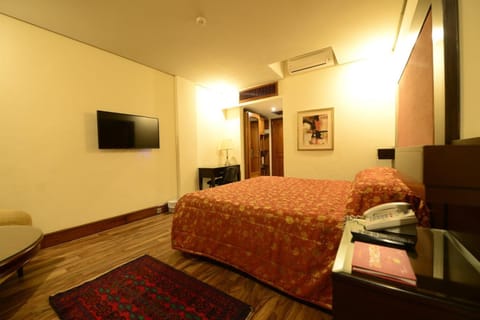 Bed, Photo of the whole room, Bedroom, air conditioner