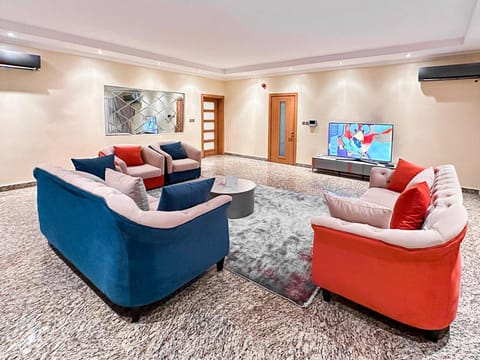 TV and multimedia, Living room, Seating area, air conditioner