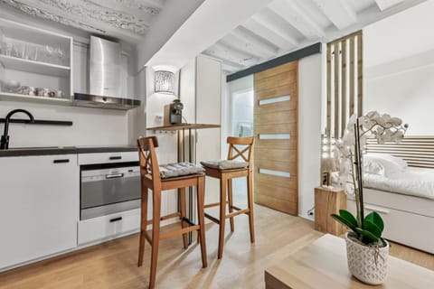 Studio Herold - Place de Victoires by B'Your Home Apartment in Paris