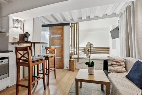 Studio Herold - Place de Victoires by B'Your Home Apartment in Paris