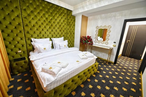 Bed, Other, Photo of the whole room, Bedroom