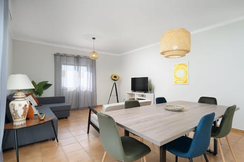 TV and multimedia, Living room, Dining area