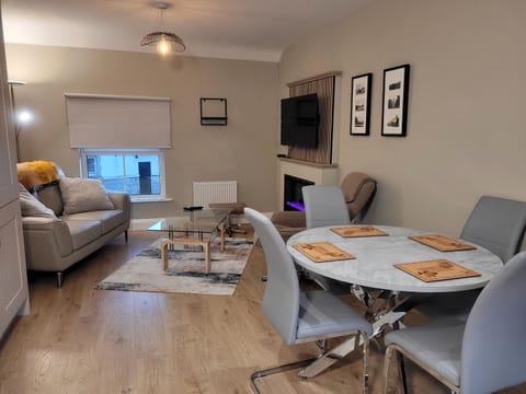 TV and multimedia, Kitchen or kitchenette, Living room