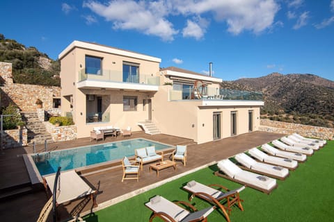 Property building, Pool view, Swimming pool, sunbed