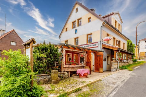 Property building, Restaurant/places to eat, Breakfast