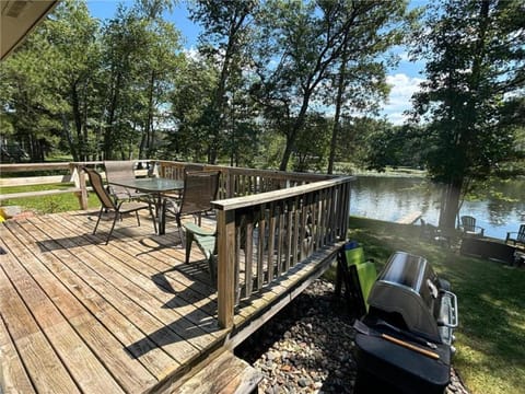 View (from property/room), Balcony/Terrace, Lake view