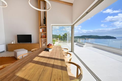 Day, TV and multimedia, View (from property/room), Balcony/Terrace, Living room, Seating area, Dining area, Sea view