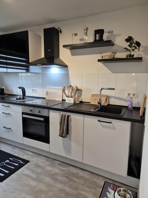 Kitchen or kitchenette, Living room