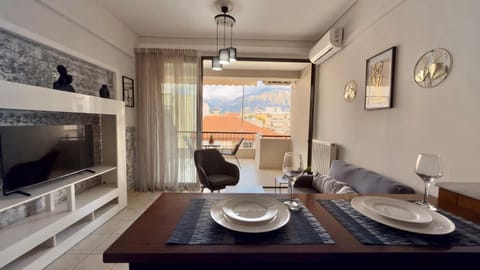 TV and multimedia, Living room, Seating area, Dining area