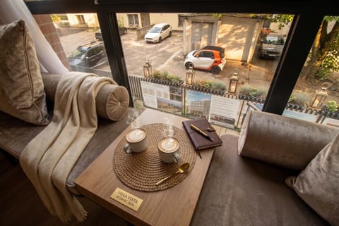 Coffee/tea facilities, View (from property/room), Seating area