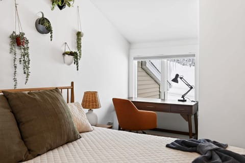 Family Friendly Spacious Townhome Across From Holiday Valley House in Ellicottville