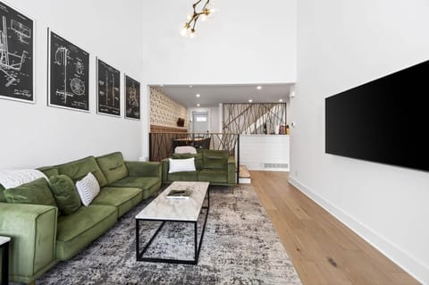 Family Friendly Spacious Townhome Across From Holiday Valley House in Ellicottville