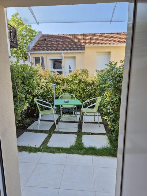 Maison chaleureuse jacuzzi, climatisation et parking payants Apartment in Île-de-France