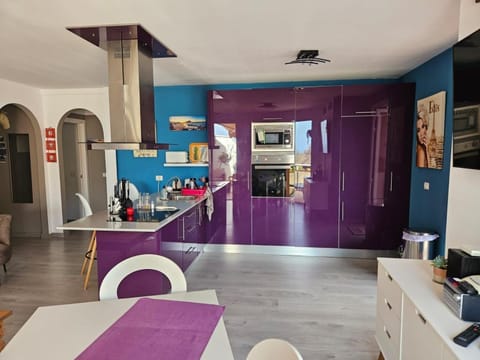 TV and multimedia, Kitchen or kitchenette, Dining area, oven