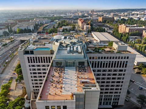 Property building, Balcony/Terrace, Swimming pool
