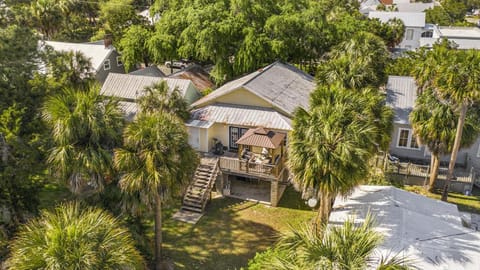 Tyson House Historic Downtown Cottage House in Cedar Key