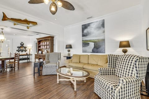 Tyson House Historic Downtown Cottage House in Cedar Key