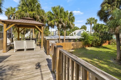 Tyson House Historic Downtown Cottage House in Cedar Key