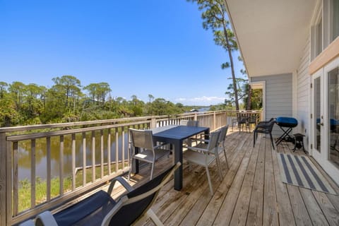 Cove bay front with dock House in Cedar Key