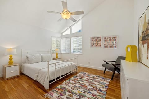 Cove bay front with dock House in Cedar Key