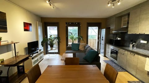 TV and multimedia, Living room, Seating area, Dining area, dishwasher, oven, stove