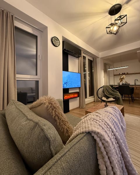 Communal lounge/ TV room, TV and multimedia, Living room, Seating area