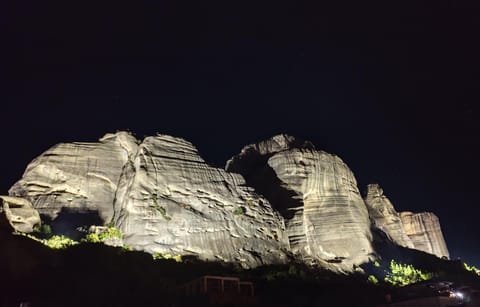 Meteora Gold and Glass Suites Apartment in Kalabaka