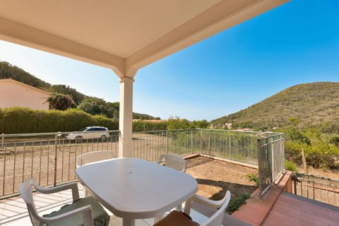 Patio, Day, Natural landscape, View (from property/room), Dining area, Mountain view, Parking