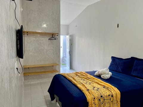 Bed, TV and multimedia, Bedroom