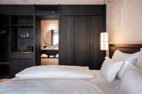 Bed, Bedroom, minibar, wardrobe