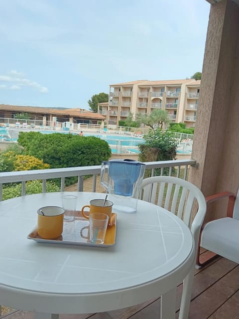 Property building, Day, Natural landscape, View (from property/room), Balcony/Terrace, Dining area, Pool view, Swimming pool