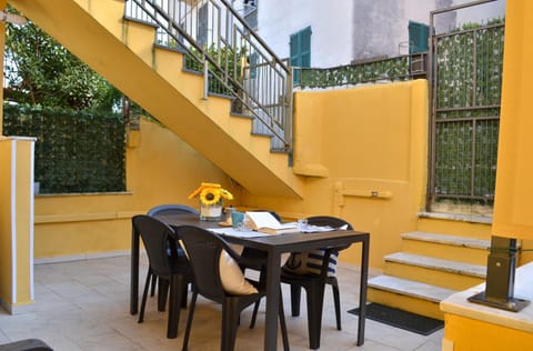 Property building, Balcony/Terrace, Balcony/Terrace, Breakfast