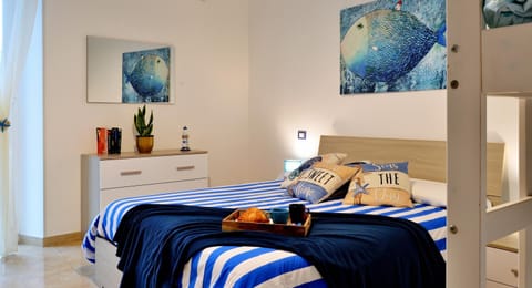 Bed, Bedroom, bunk bed, locker