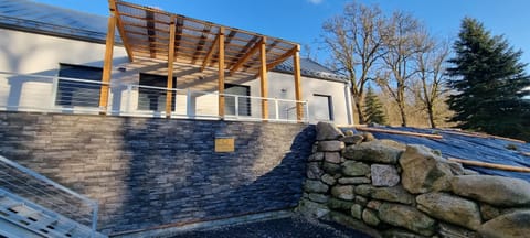 Property building, Balcony/Terrace, Parking