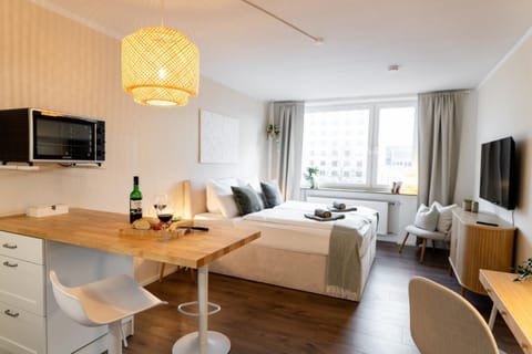 Bed, TV and multimedia, Living room, Photo of the whole room, Seating area, Dining area, Bedroom