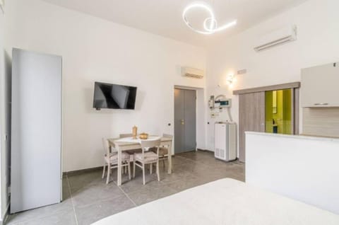 Photo of the whole room, air conditioner