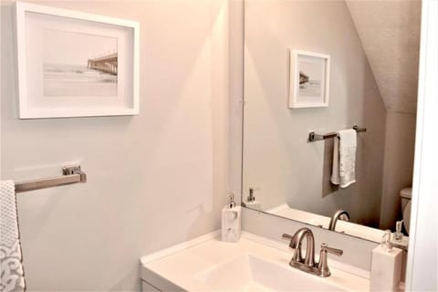 Cheerful 2 bedroom townhouse with indoor fireplace House in Tucker