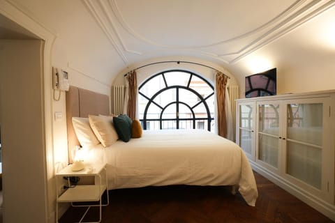 Bed, TV and multimedia, Bedroom, wardrobe