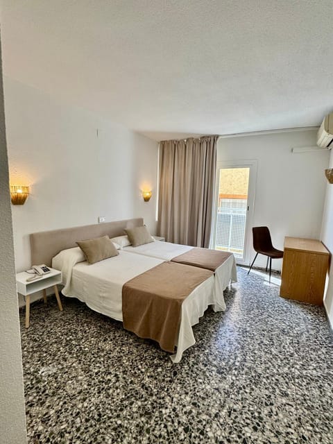 Bed, View (from property/room), Bedroom, City view