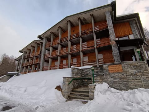 Property building, Day, Winter