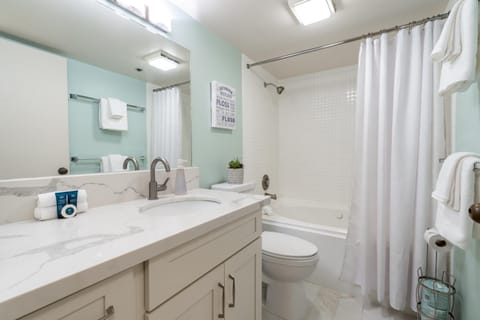 Spacious Downtown Executive Retreat - Free Parking Apartment in Honolulu